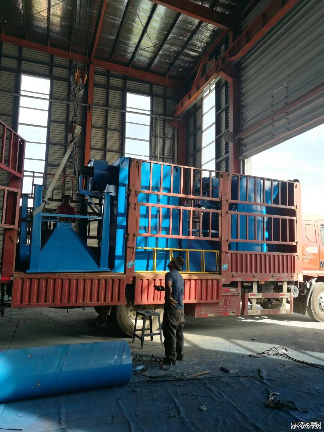 2017年9月布袋除塵器裝車(chē)發(fā)貨中